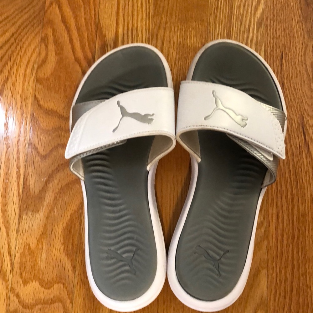 Puma flip flops